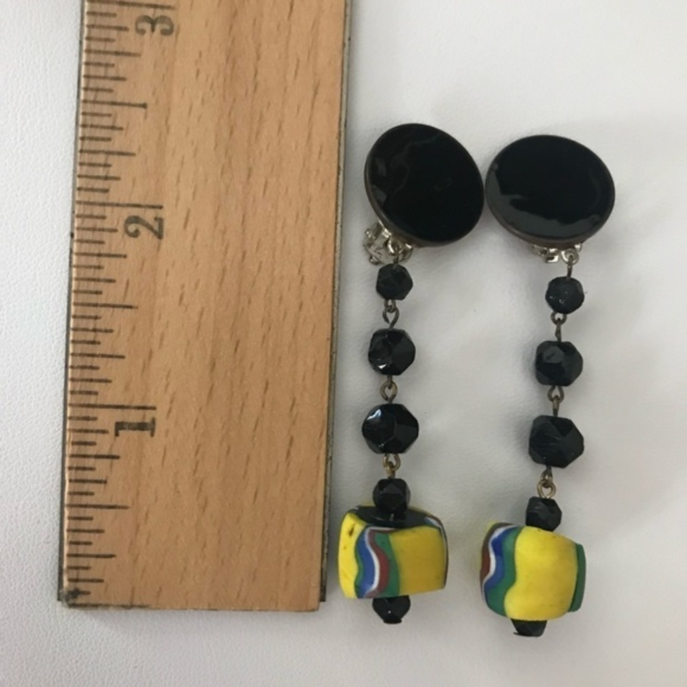 Unusual Vintage Earrings 🤔 Enameled Coins with African Trade Beads - Picture 3 of 9